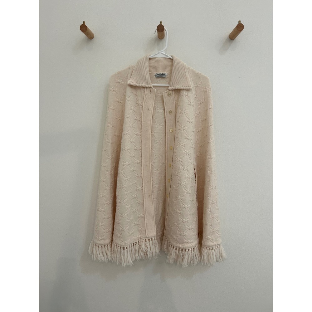 Cuddle Knit Vintage Cream Bow Pattern Tassel Fringe Button Front Cape OS